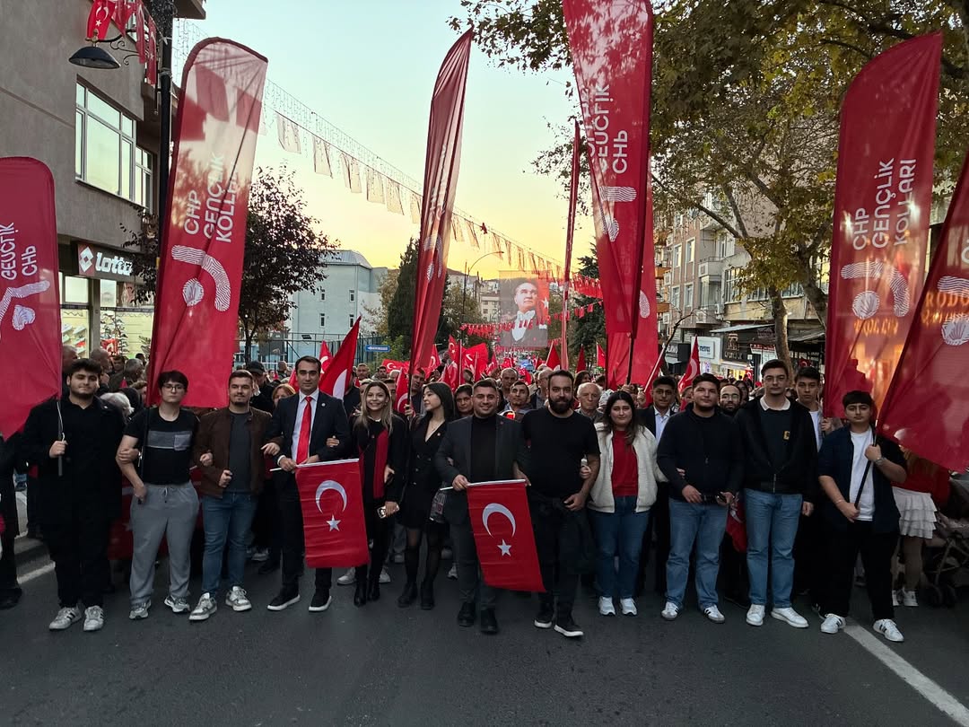 CHP Gençlik Kolları 29 Ekim Cumhuriyet Bayramı Yürüyüşüne Katıldı