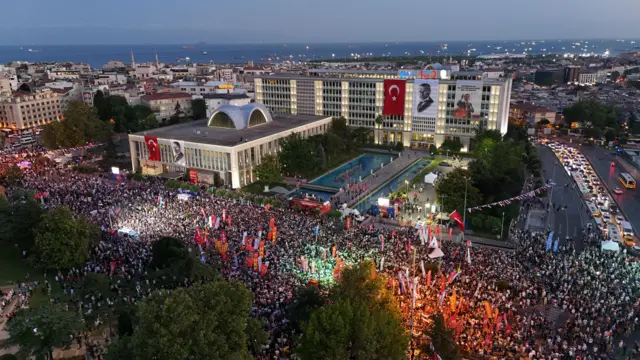 Saraçhane’de Adalet Nöbeti: 100. Günde İmamoğlu ve Yol Arkadaşları İçin Birlik Görseli
